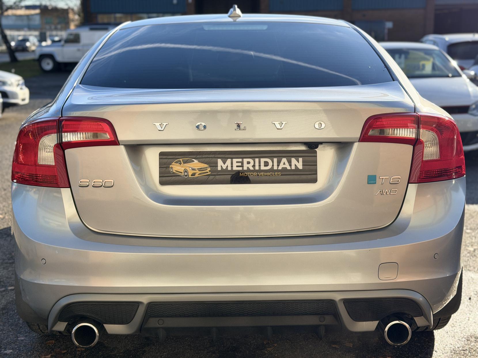 Volvo S60 3.0 T6 R-Design Lux Nav Saloon 4dr Petrol Geartronic AWD Euro 5 (304 ps)