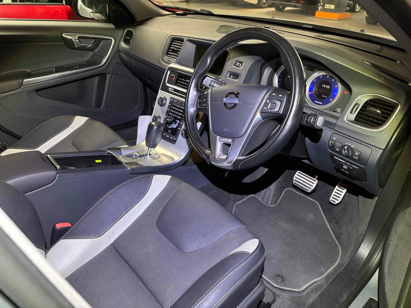 Volvo S60 3.0 T6 R-Design Lux Nav Saloon 4dr Petrol Geartronic AWD Euro 5 (304 ps)