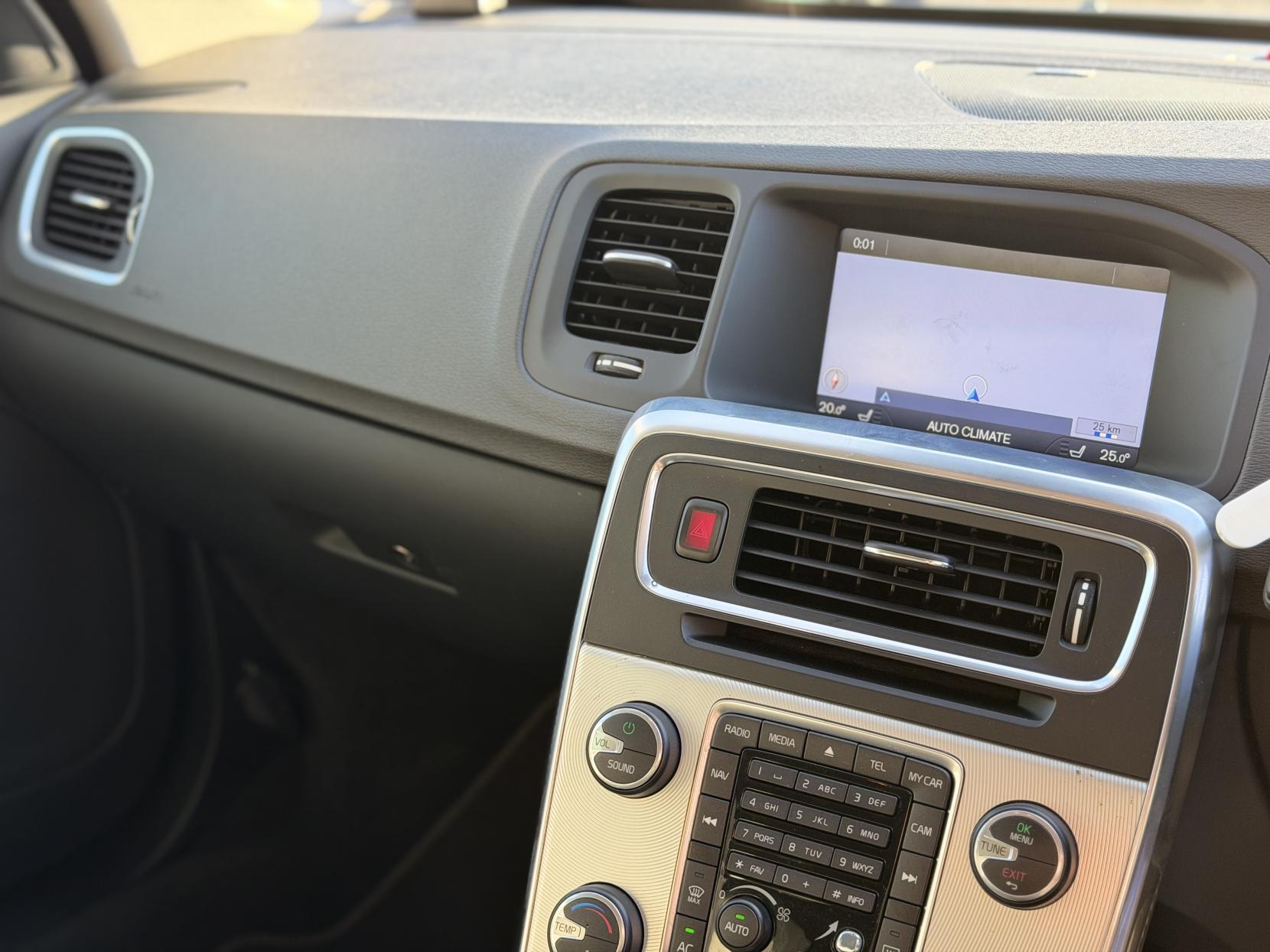 Volvo S60 3.0 T6 R-Design Lux Nav Saloon 4dr Petrol Geartronic AWD Euro 5 (304 ps)