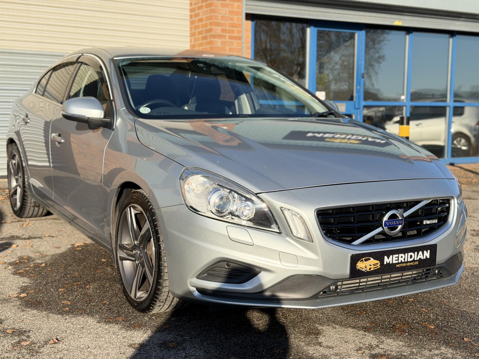 Volvo S60 3.0 T6 R-Design Lux Nav Saloon 4dr Petrol Geartronic AWD Euro 5 (304 ps)