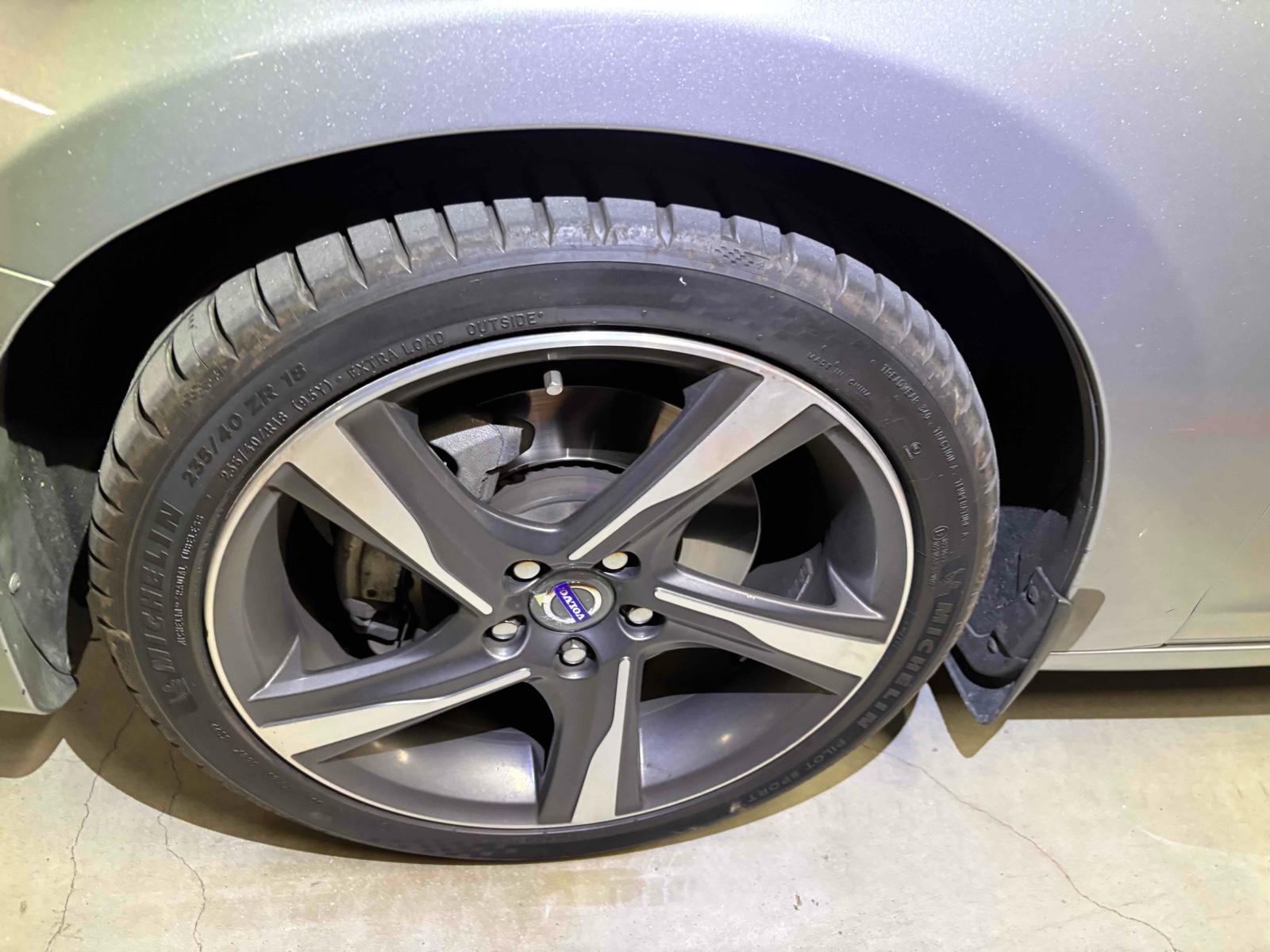 Volvo S60 3.0 T6 R-Design Lux Nav Saloon 4dr Petrol Geartronic AWD Euro 5 (304 ps)