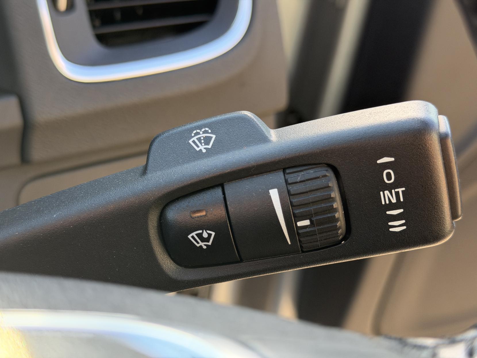 Volvo S60 3.0 T6 R-Design Lux Nav Saloon 4dr Petrol Geartronic AWD Euro 5 (304 ps)