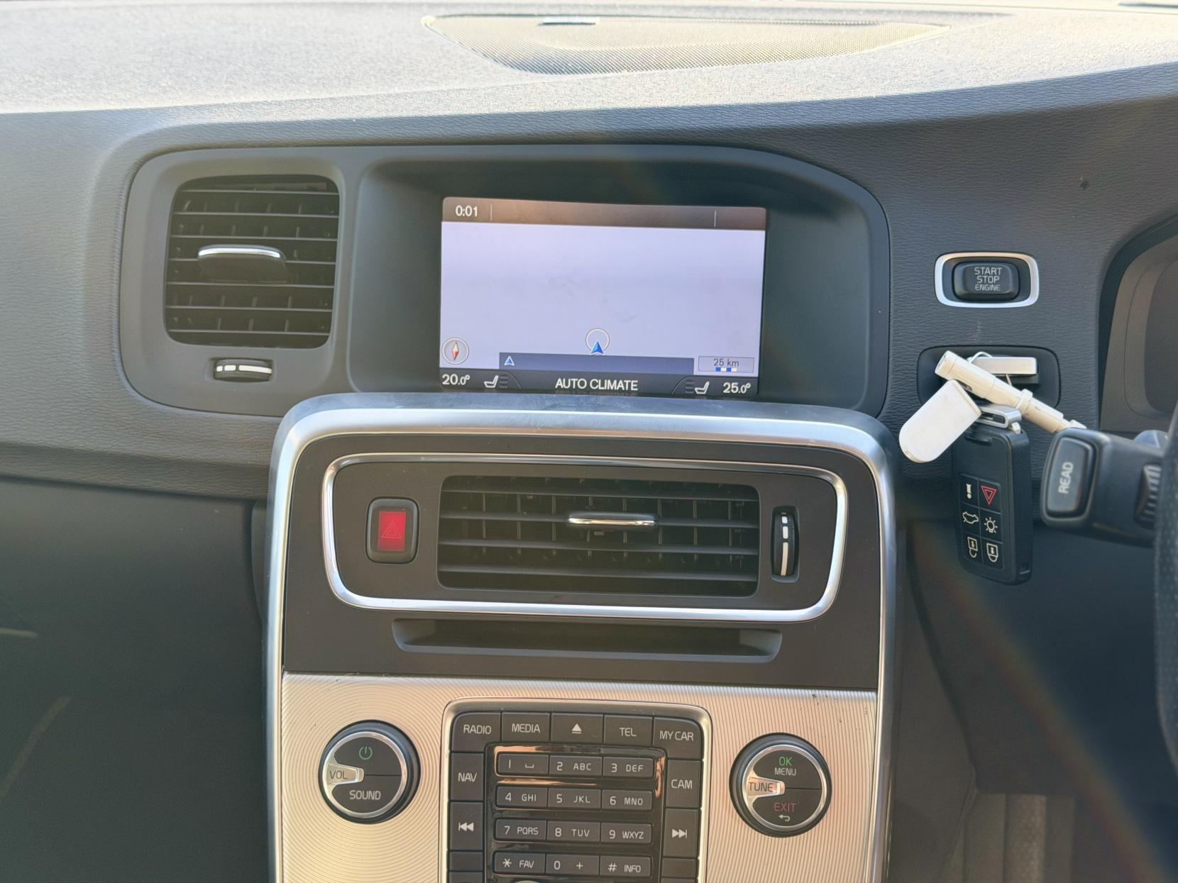 Volvo S60 3.0 T6 R-Design Lux Nav Saloon 4dr Petrol Geartronic AWD Euro 5 (304 ps)