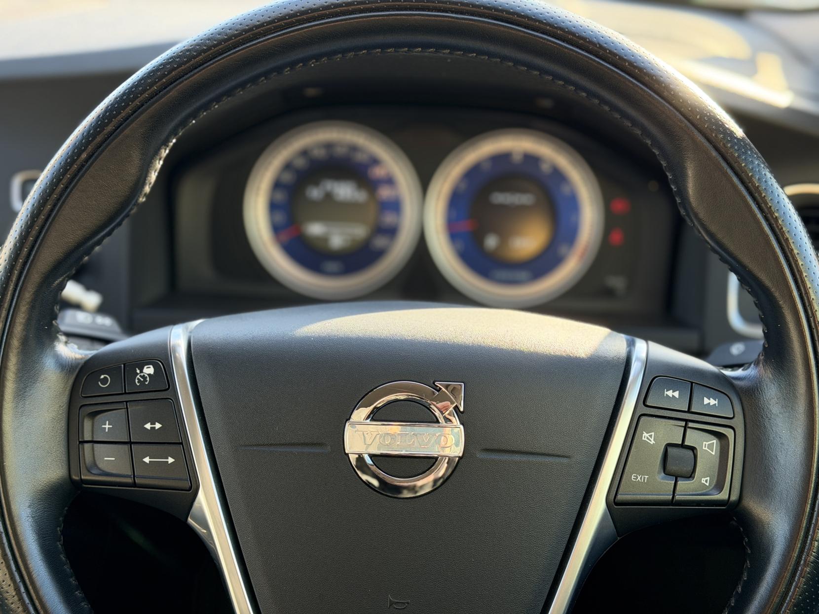 Volvo S60 3.0 T6 R-Design Lux Nav Saloon 4dr Petrol Geartronic AWD Euro 5 (304 ps)