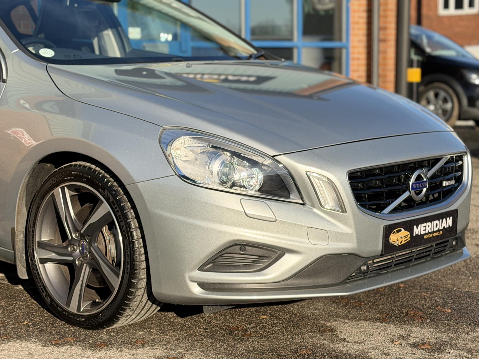 Volvo S60 3.0 T6 R-Design Lux Nav Saloon 4dr Petrol Geartronic AWD Euro 5 (304 ps)