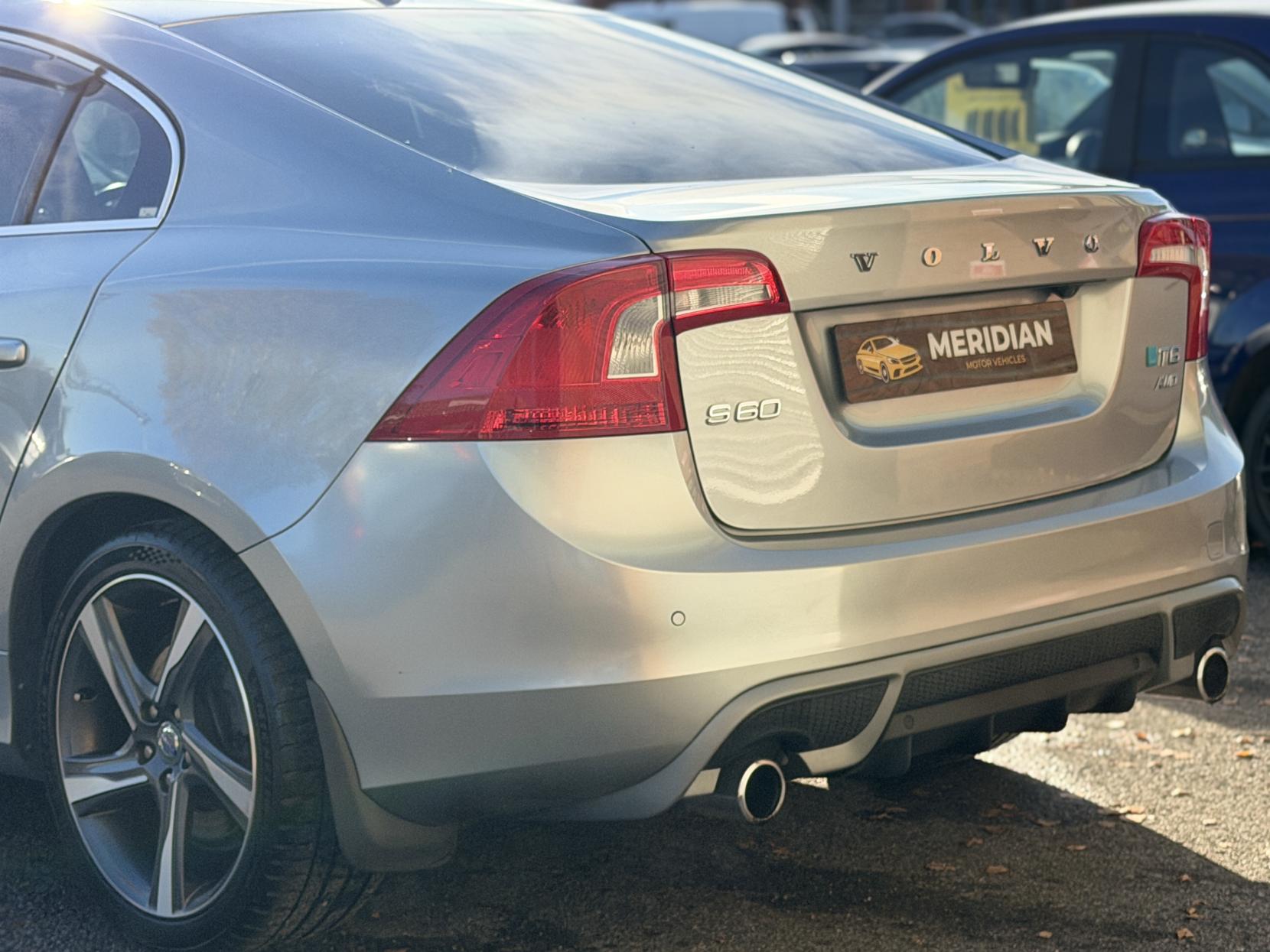 Volvo S60 3.0 T6 R-Design Lux Nav Saloon 4dr Petrol Geartronic AWD Euro 5 (304 ps)