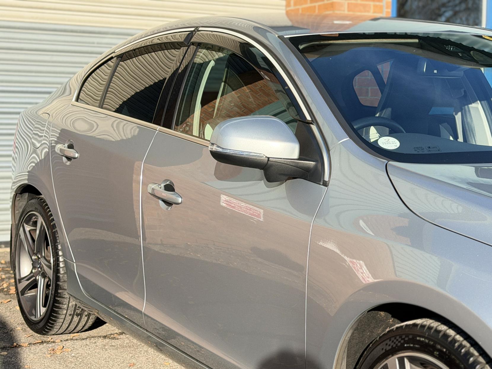 Volvo S60 3.0 T6 R-Design Lux Nav Saloon 4dr Petrol Geartronic AWD Euro 5 (304 ps)