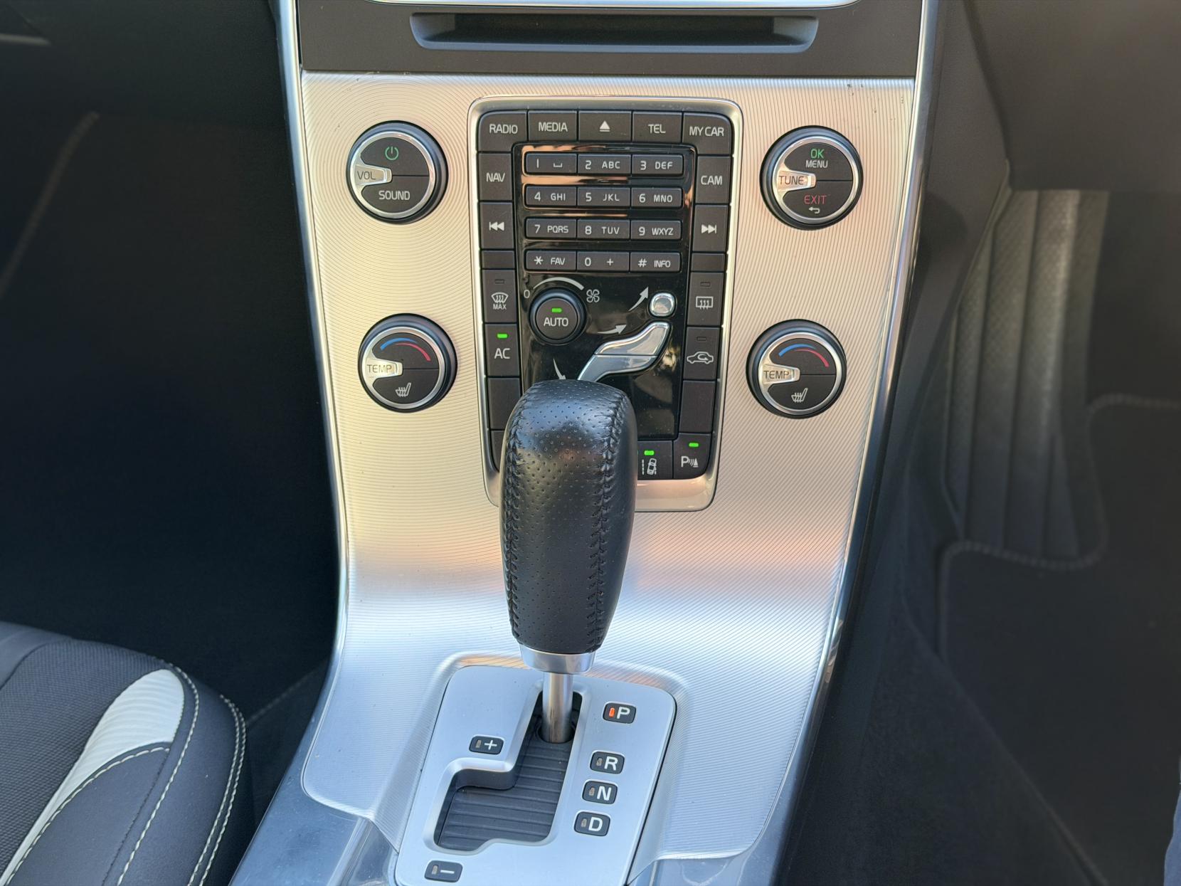 Volvo S60 3.0 T6 R-Design Lux Nav Saloon 4dr Petrol Geartronic AWD Euro 5 (304 ps)