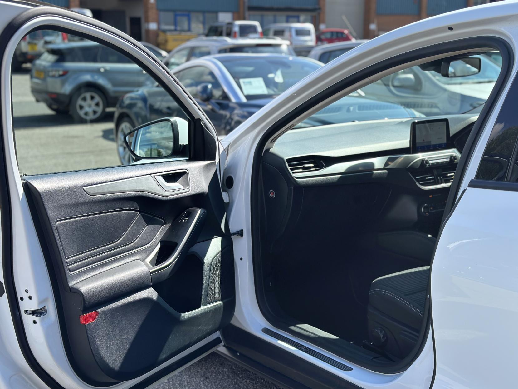 Ford Focus 1.0T EcoBoost Titanium Hatchback 5dr Petrol Manual Euro 6 (s/s) (125 ps)