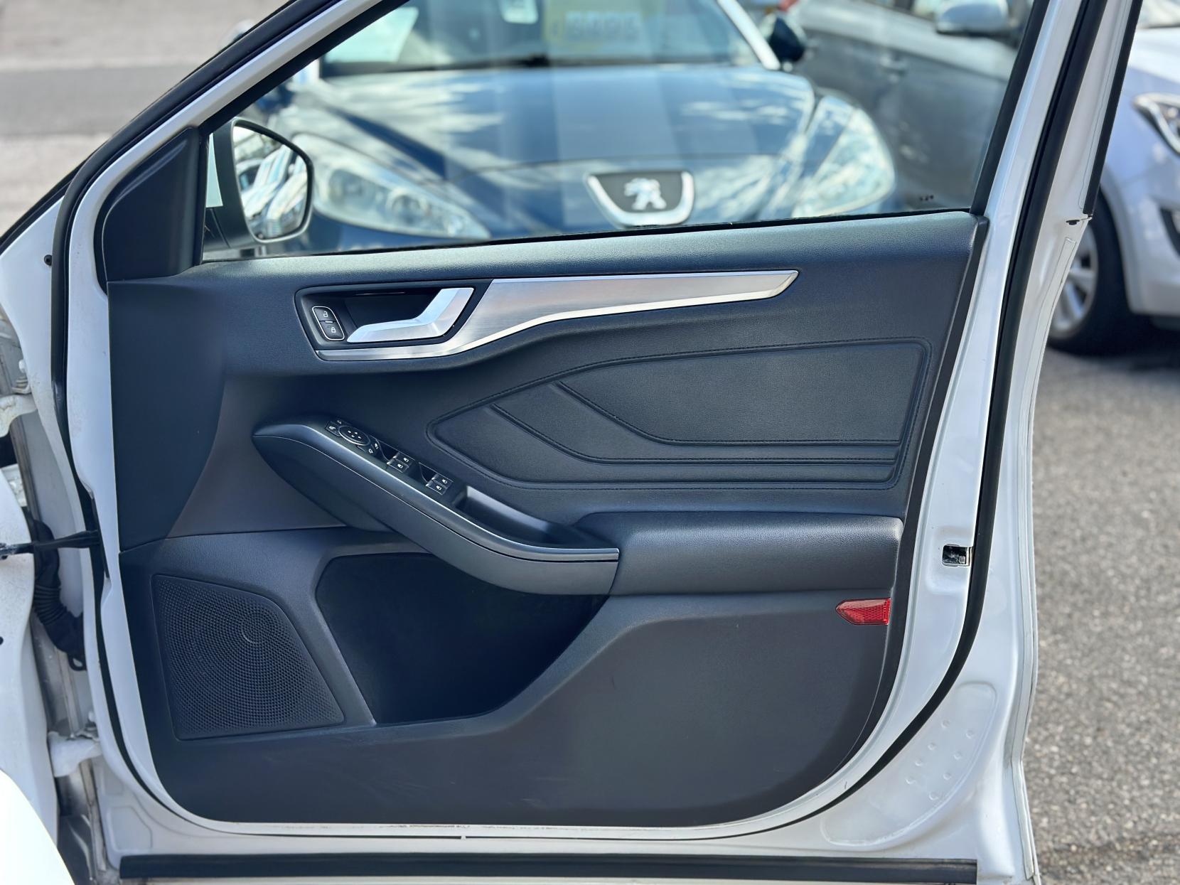 Ford Focus 1.0T EcoBoost Titanium Hatchback 5dr Petrol Manual Euro 6 (s/s) (125 ps)