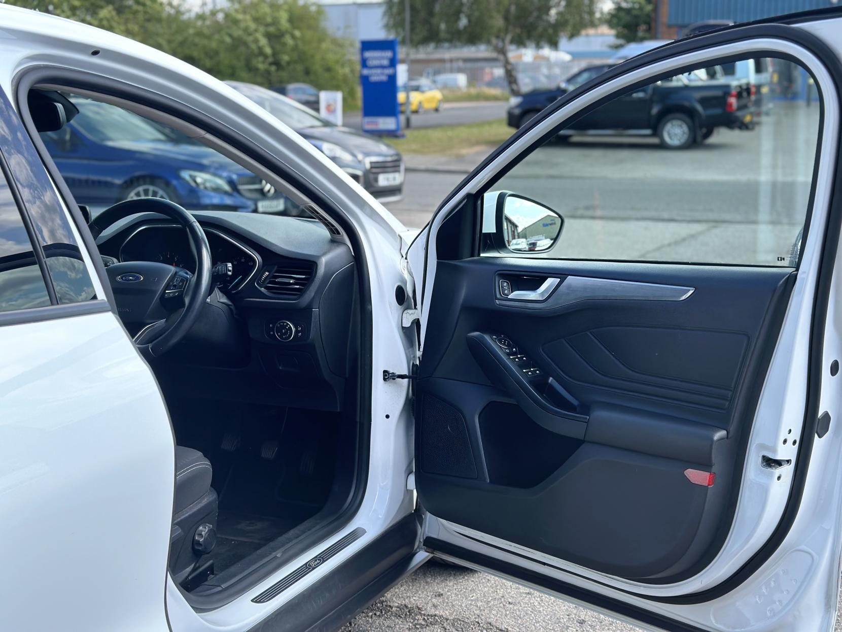 Ford Focus 1.0T EcoBoost Titanium Hatchback 5dr Petrol Manual Euro 6 (s/s) (125 ps)