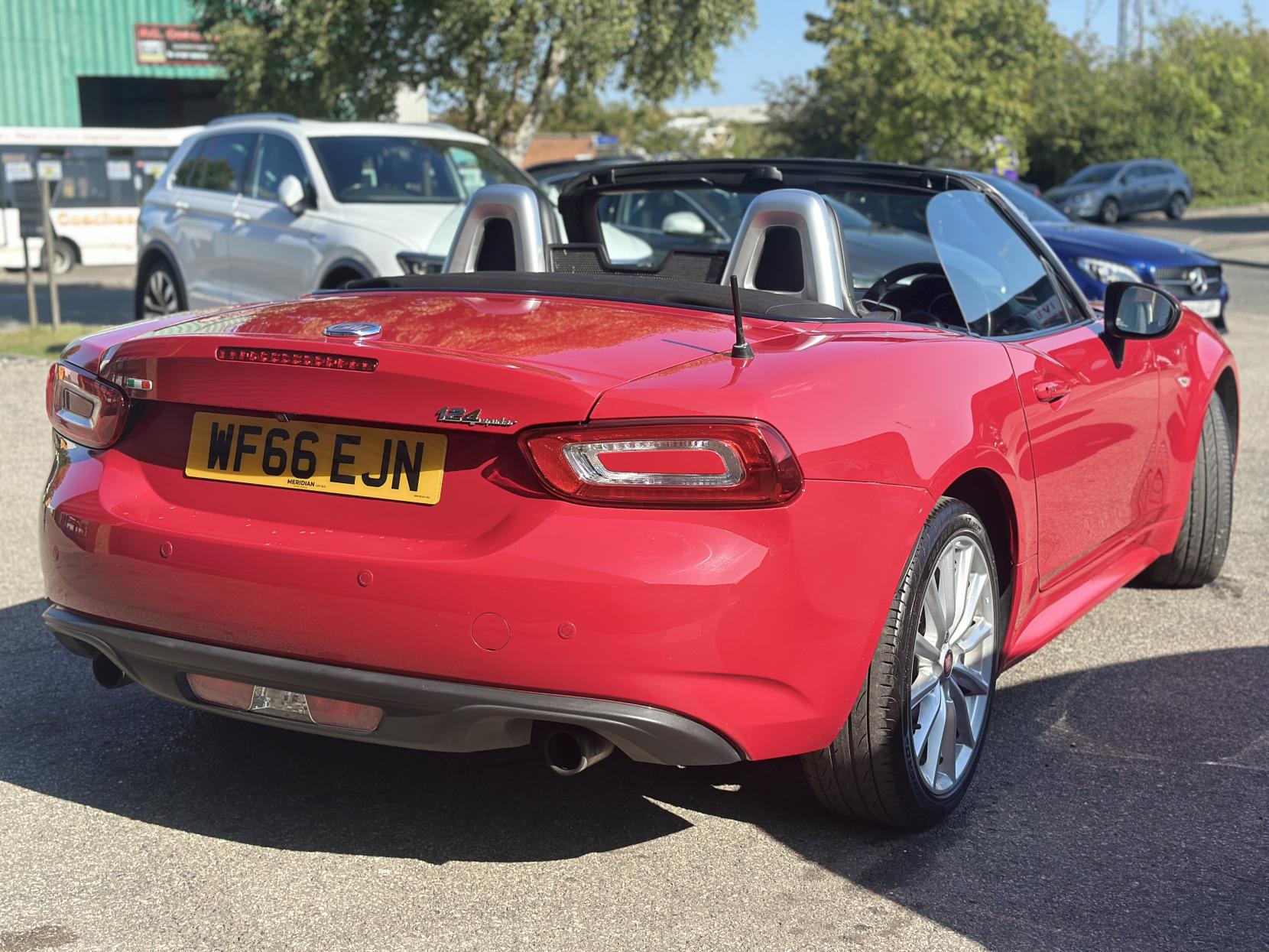 Fiat 124 Spider 1.4 MultiAir Lusso Convertible 2dr Petrol Euro 6 (140 ps)