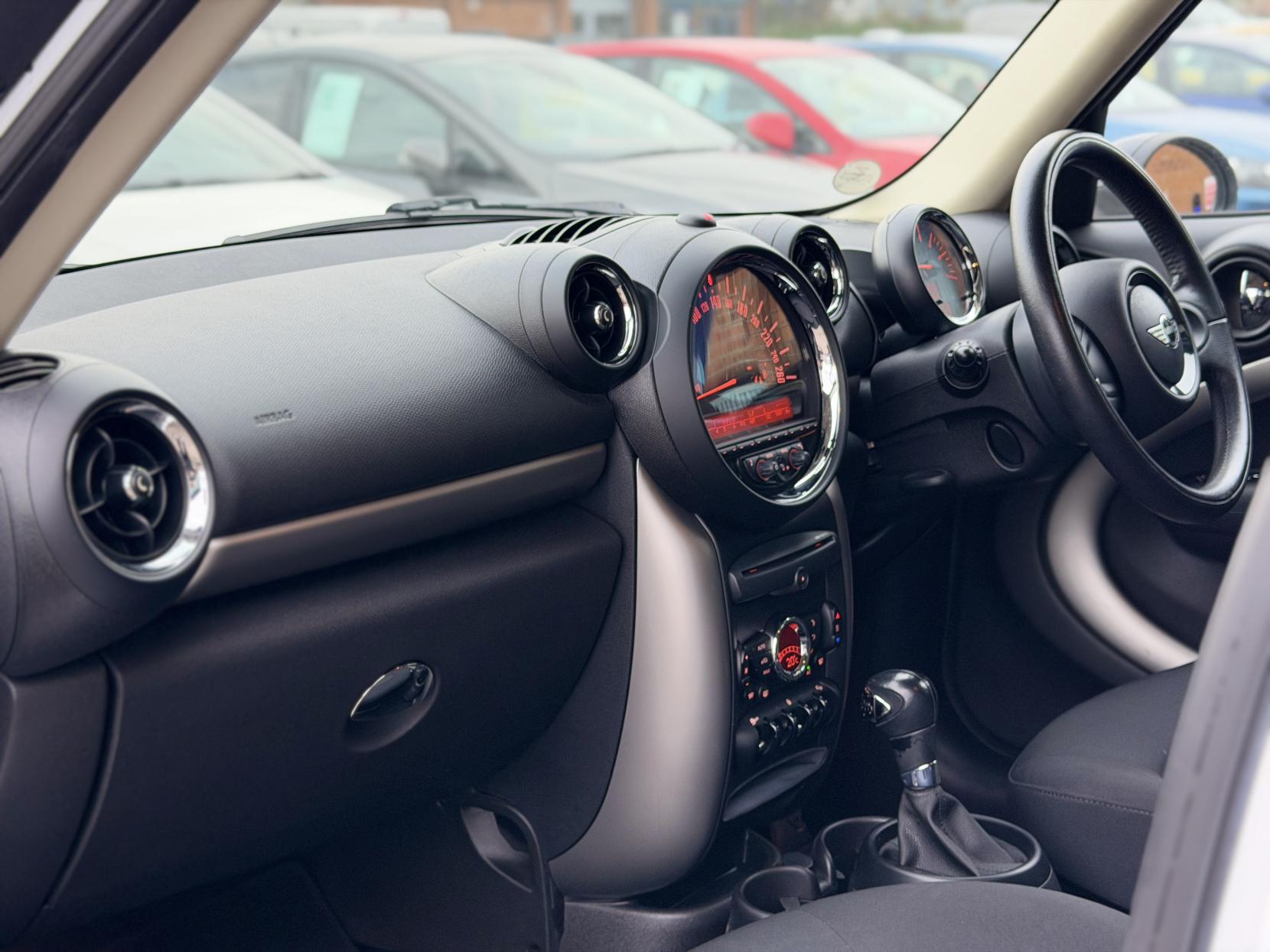 MINI Countryman 2.0 Cooper D SUV 5dr Diesel Auto Euro 5 (112 ps)