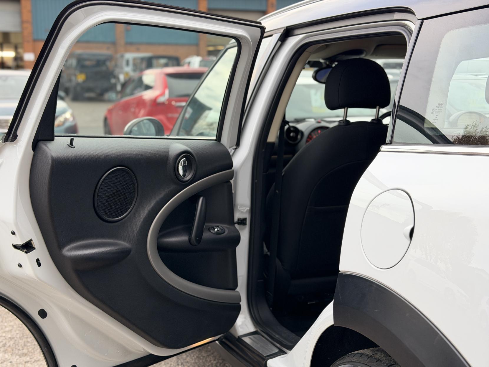 MINI Countryman 2.0 Cooper D SUV 5dr Diesel Auto Euro 5 (112 ps)