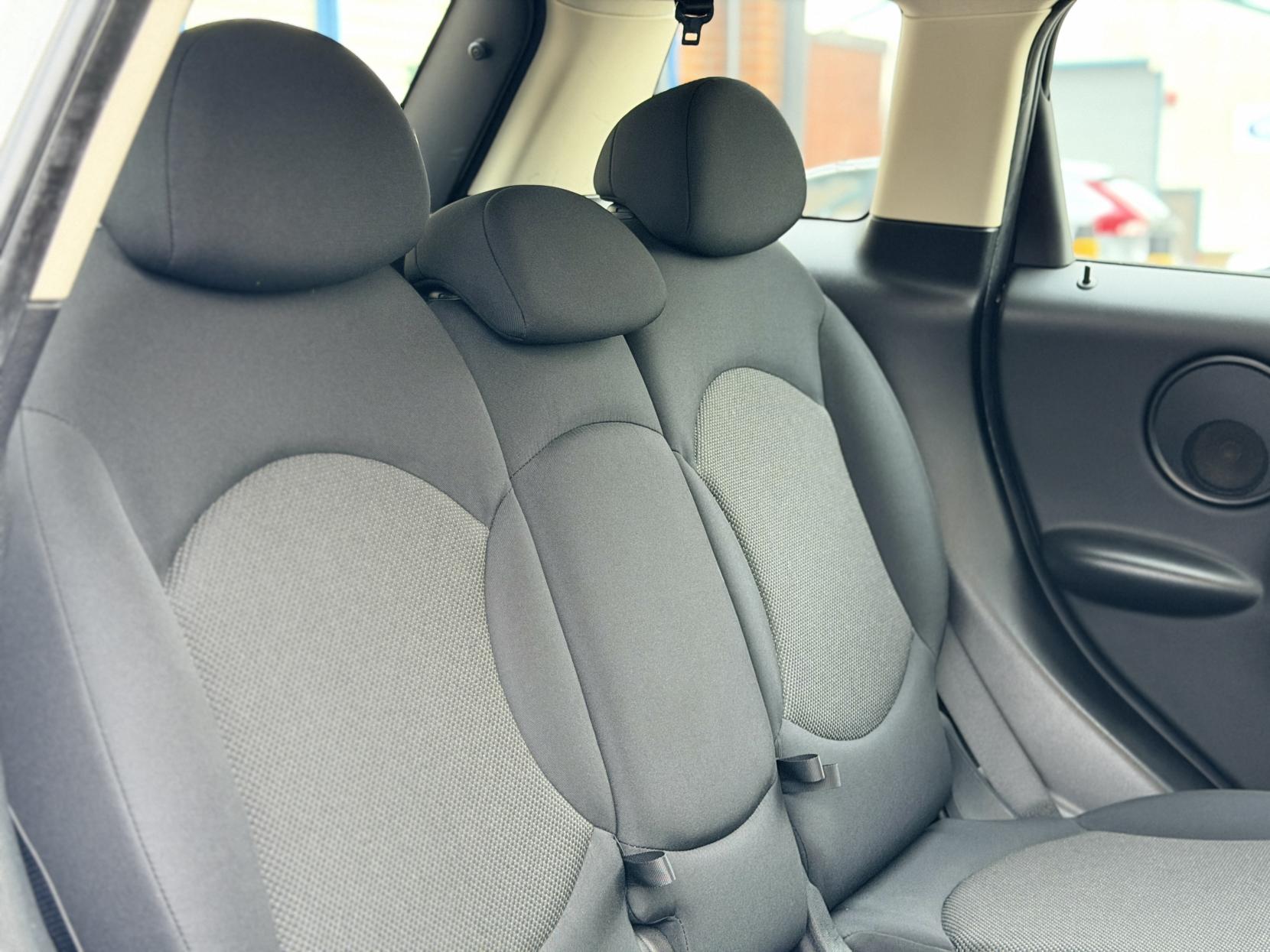 MINI Countryman 2.0 Cooper D SUV 5dr Diesel Auto Euro 5 (112 ps)