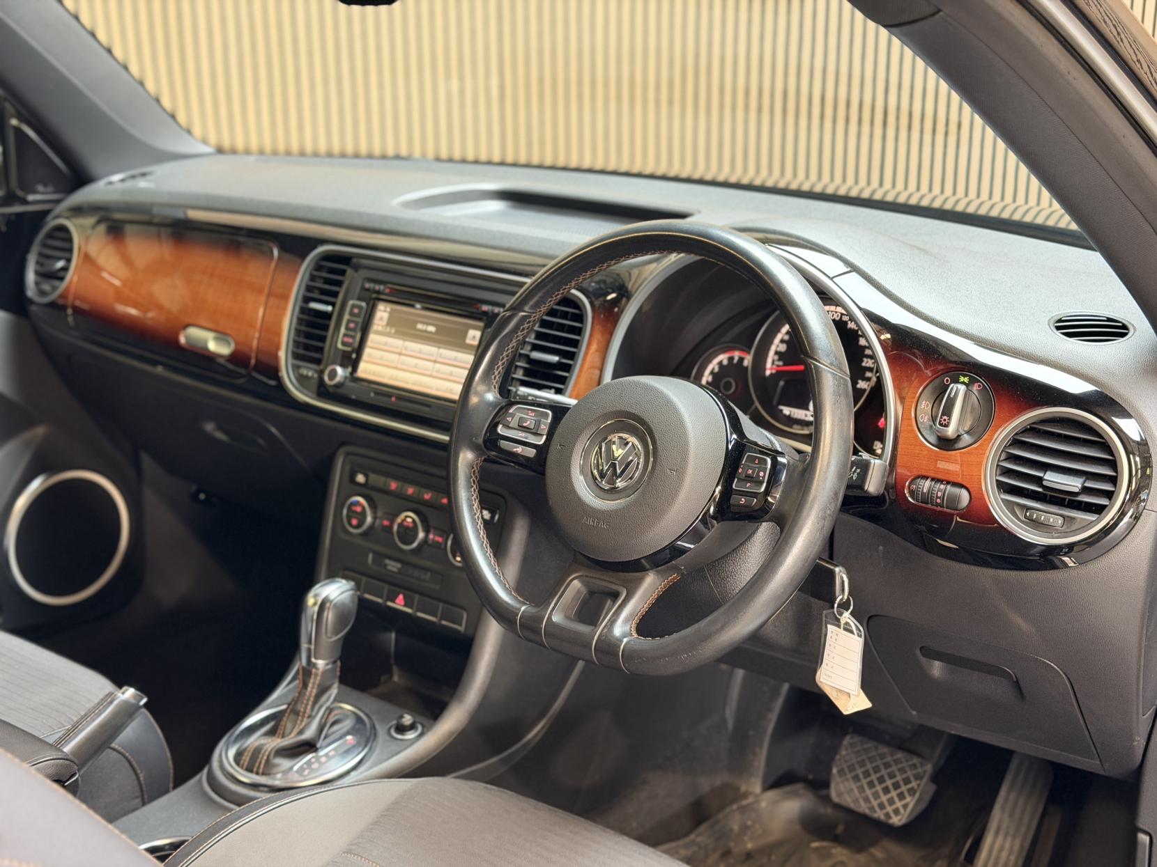 Volkswagen Beetle 1.2 Fender Hatchback (2011 - 2016)