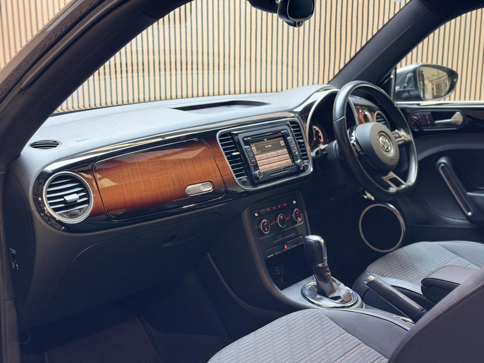 Volkswagen Beetle 1.2 Fender Hatchback (2011 - 2016)