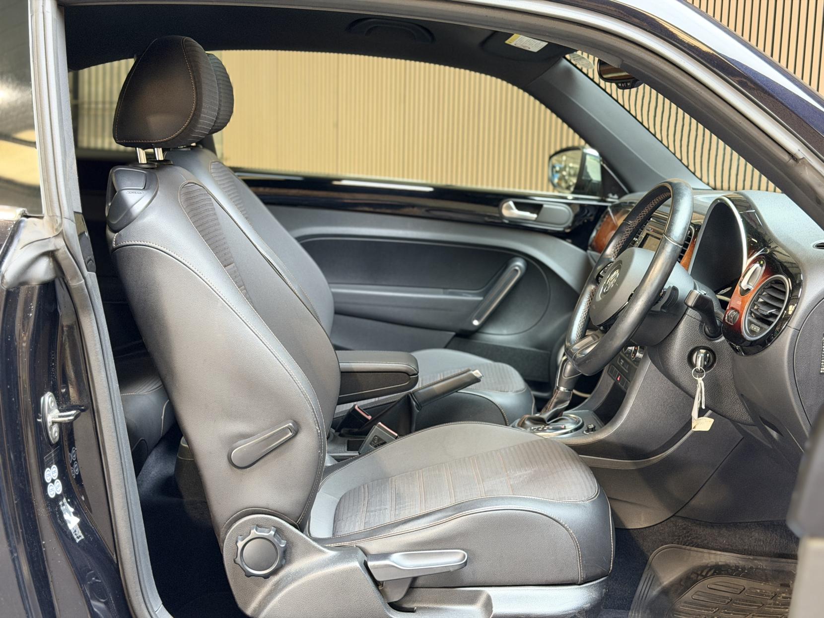 Volkswagen Beetle 1.2 Fender Hatchback (2011 - 2016)