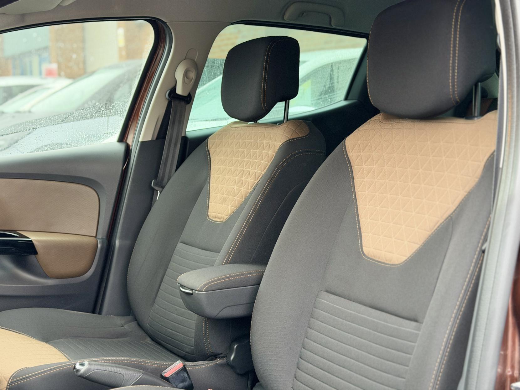 Renault Clio Lutecia Ganache