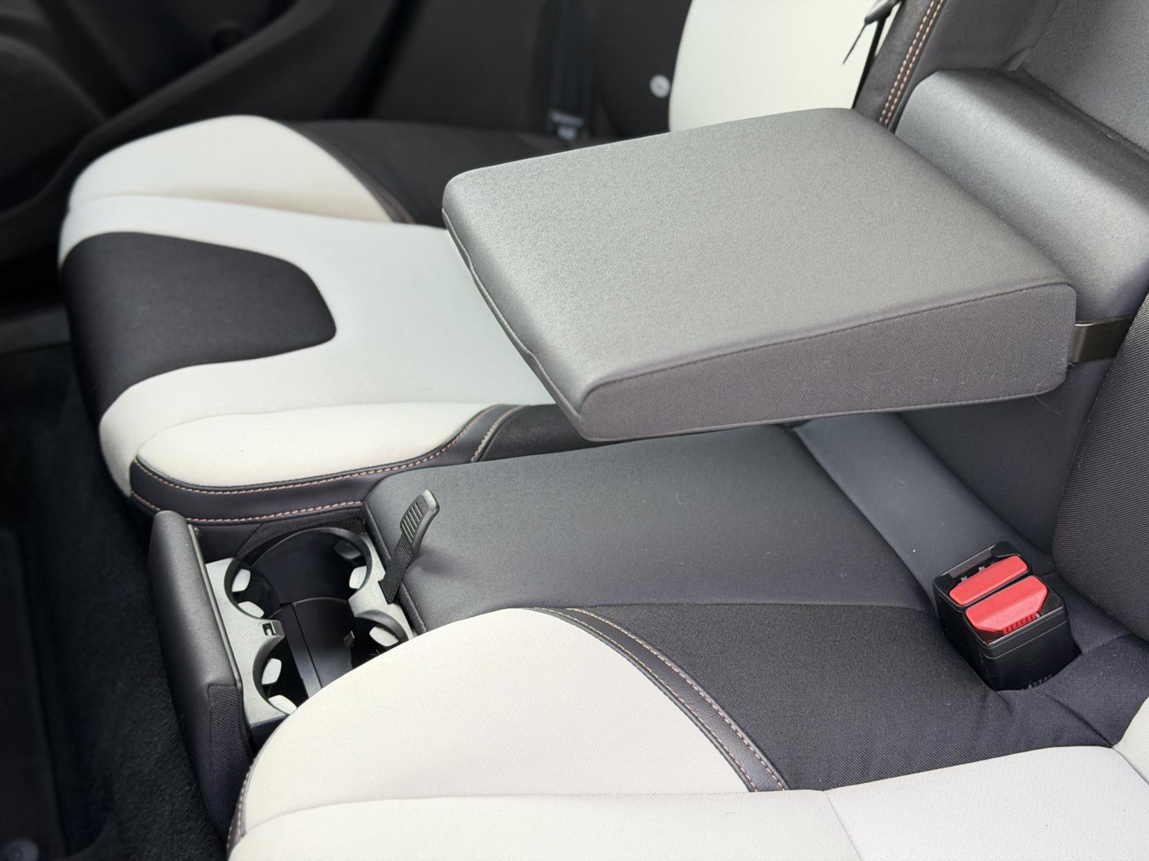 Volvo V40 Cross Country 2.0 T5 Lux Nav Hatchback 5dr Petrol Geartronic AWD Euro 6 (s/s) (245 ps)