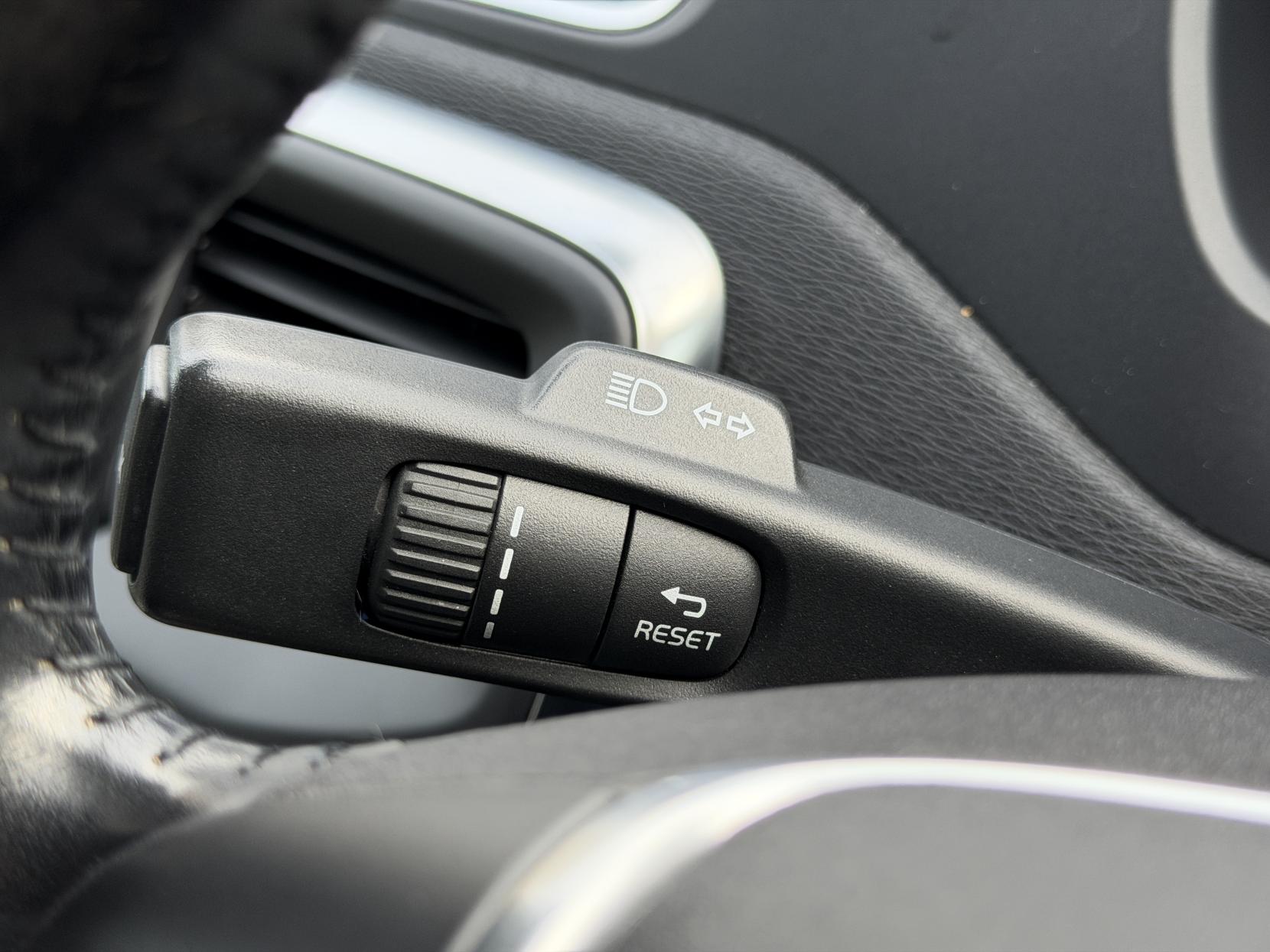 Volvo V40 Cross Country 2.0 T5 Lux Nav Hatchback 5dr Petrol Geartronic AWD Euro 6 (s/s) (245 ps)