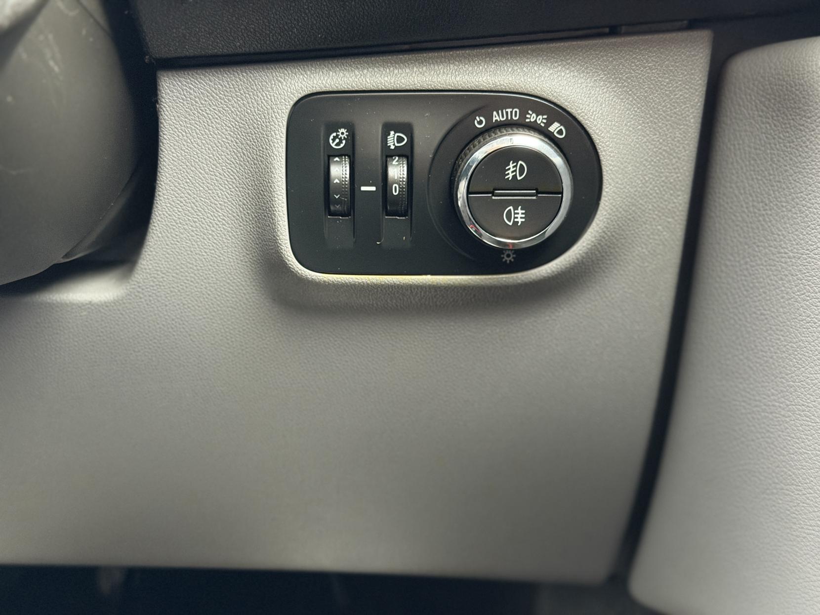 Vauxhall Corsa 1.4i SE Hatchback 5dr Petrol Auto Euro 6 (90 ps)