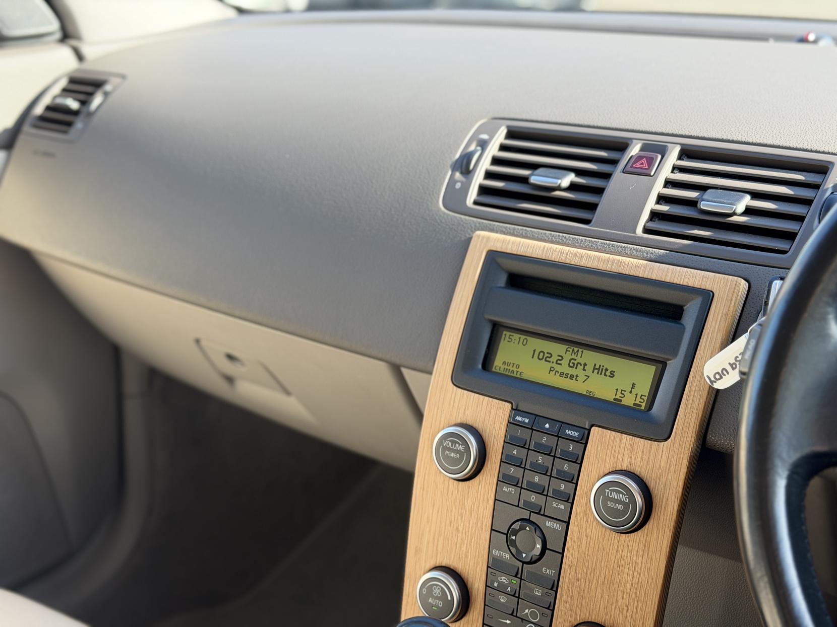 Volvo S40 2.0D GPF SE Lux Saloon 4dr Diesel Manual Euro 4 (136 ps)