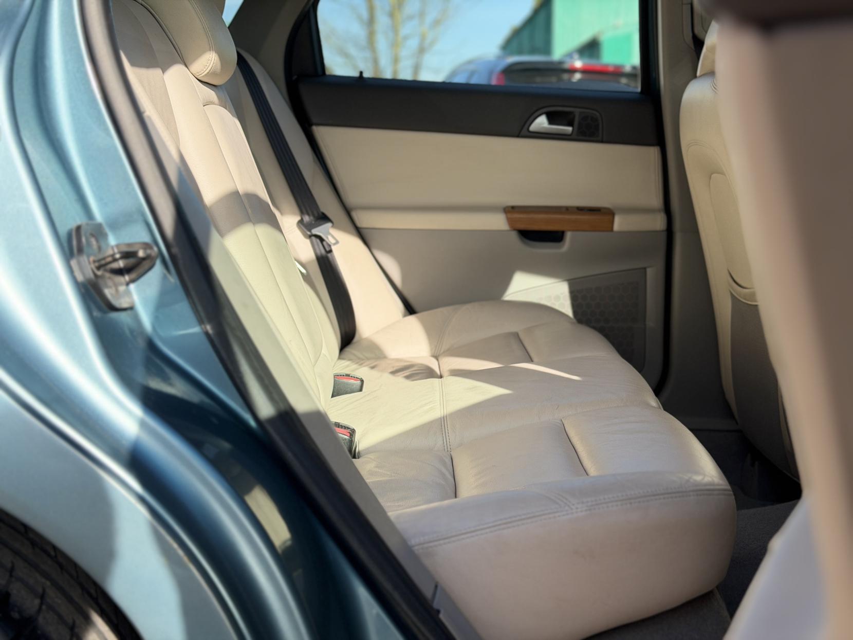 Volvo S40 2.0D GPF SE Lux Saloon 4dr Diesel Manual Euro 4 (136 ps)