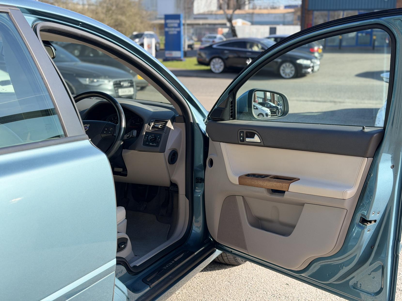 Volvo S40 2.0D GPF SE Lux Saloon 4dr Diesel Manual Euro 4 (136 ps)