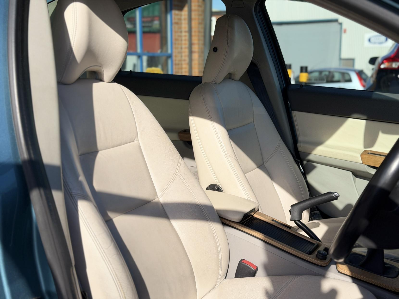 Volvo S40 2.0D GPF SE Lux Saloon 4dr Diesel Manual Euro 4 (136 ps)