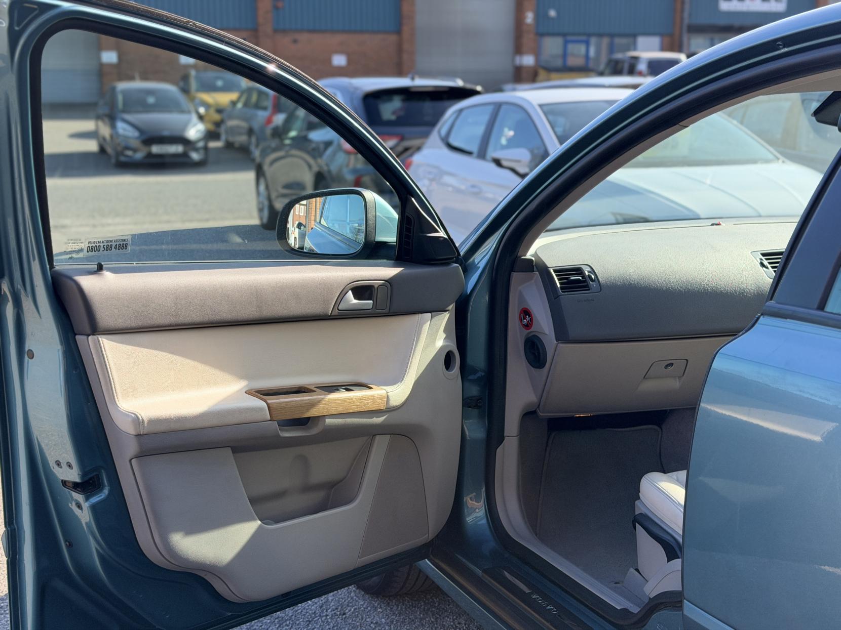 Volvo S40 2.0D GPF SE Lux Saloon 4dr Diesel Manual Euro 4 (136 ps)