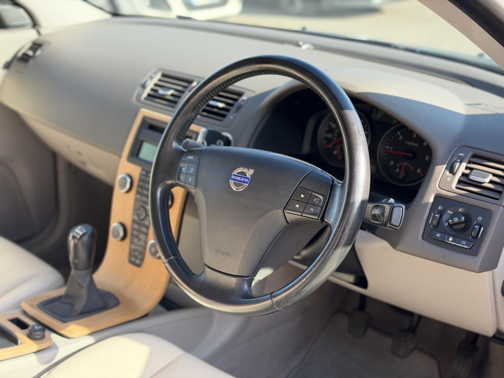 Volvo S40 2.0D GPF SE Lux Saloon 4dr Diesel Manual Euro 4 (136 ps)