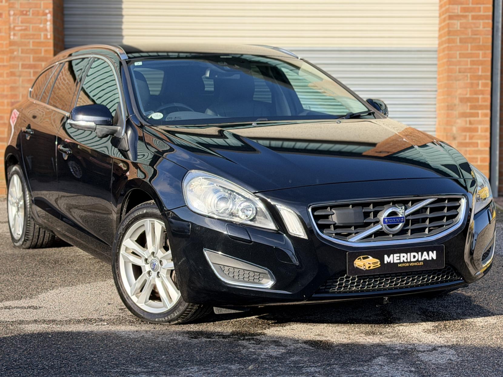 Volvo V60 3.0 T6 SE Premium Saloon 4dr Petrol Geartronic AWD Euro 5 (304 ps)