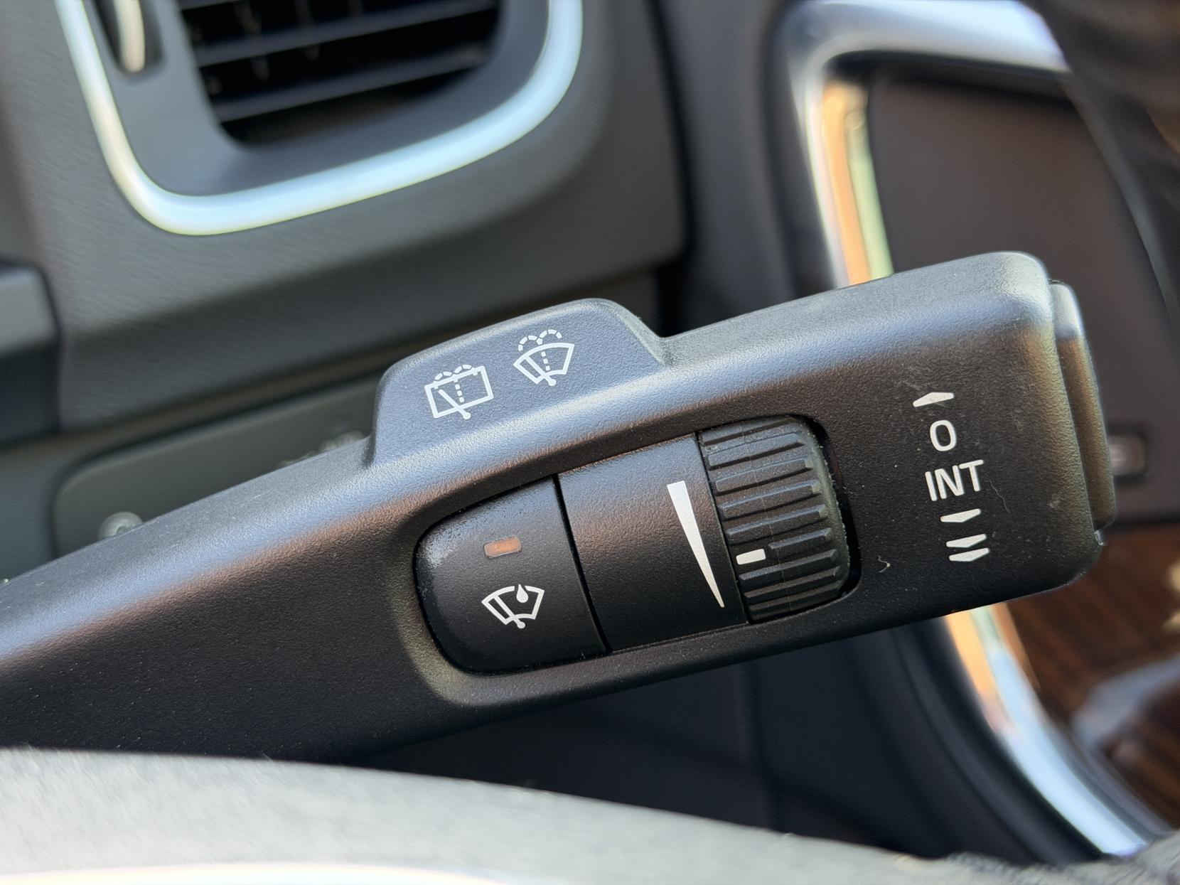 Volvo V60 3.0 T6 SE Premium Saloon 4dr Petrol Geartronic AWD Euro 5 (304 ps)