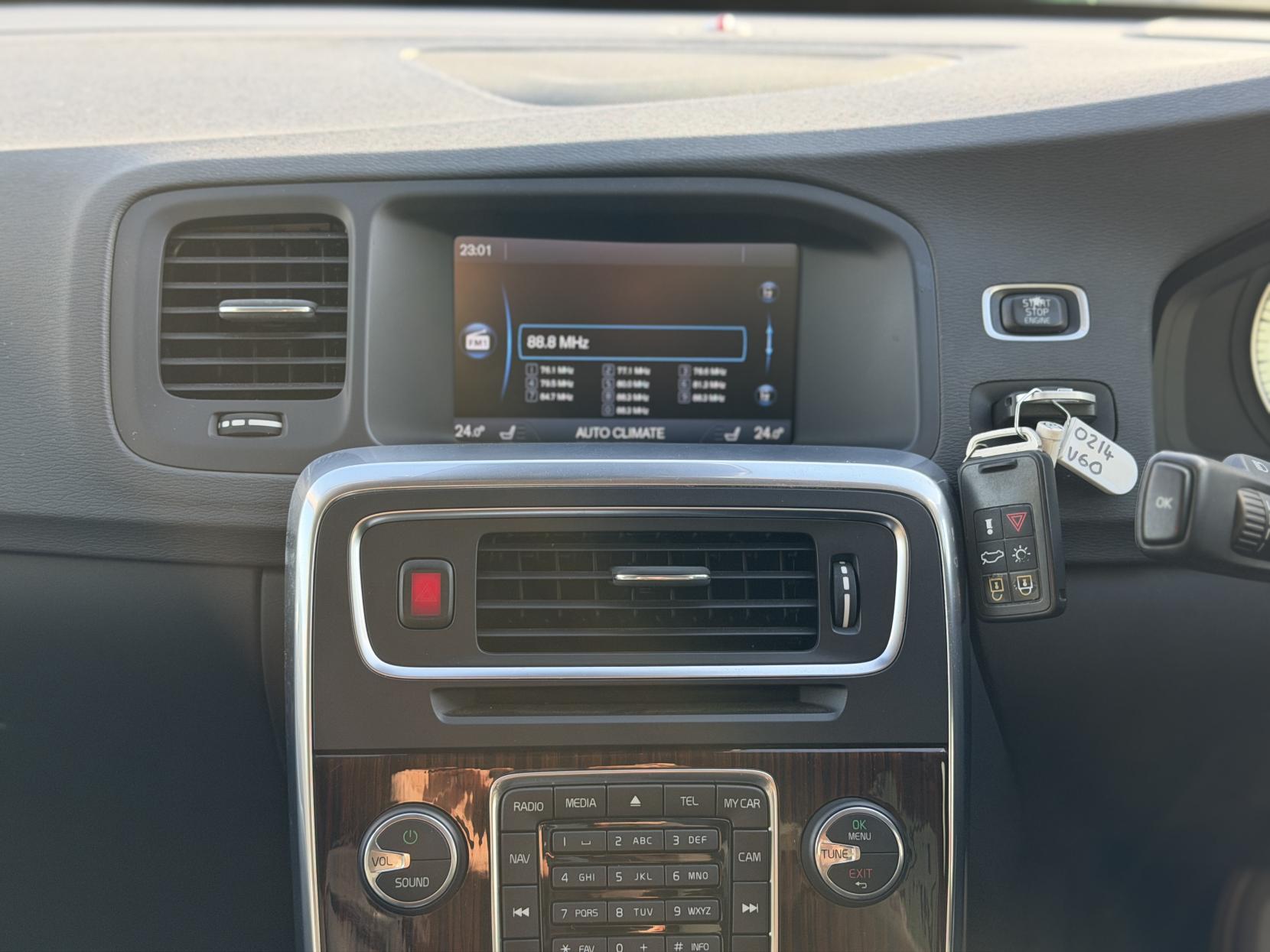 Volvo V60 3.0 T6 SE Premium Saloon 4dr Petrol Geartronic AWD Euro 5 (304 ps)