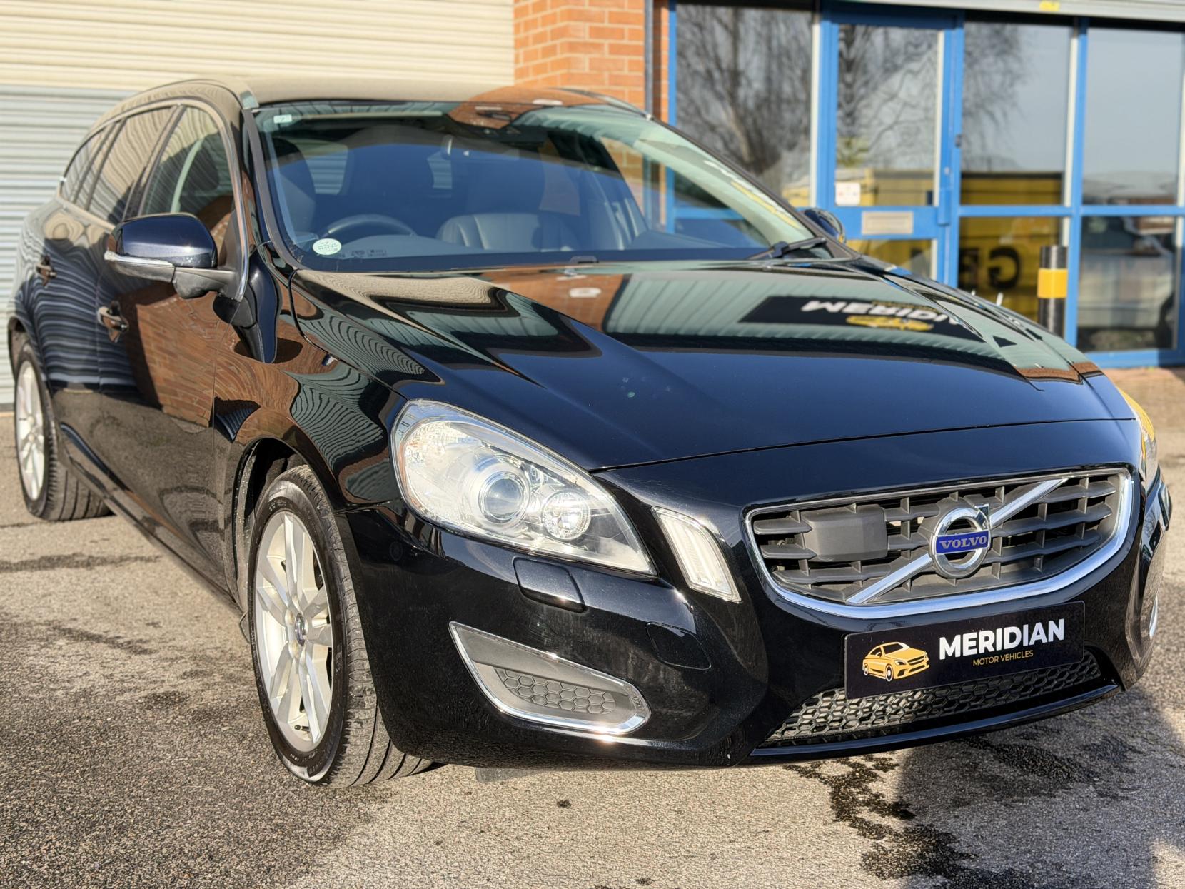 Volvo V60 3.0 T6 SE Premium Saloon 4dr Petrol Geartronic AWD Euro 5 (304 ps)