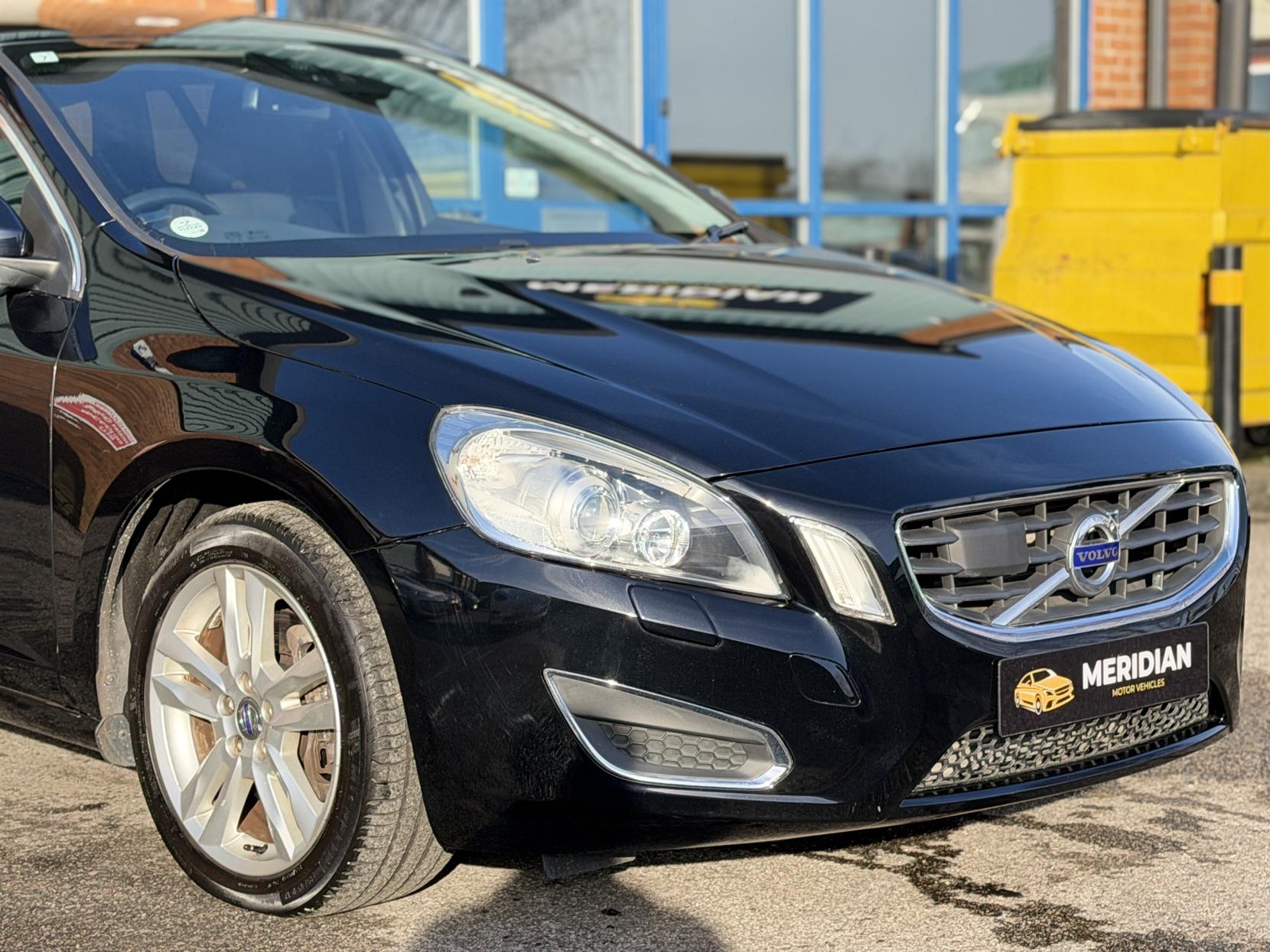 Volvo V60 3.0 T6 SE Premium Saloon 4dr Petrol Geartronic AWD Euro 5 (304 ps)