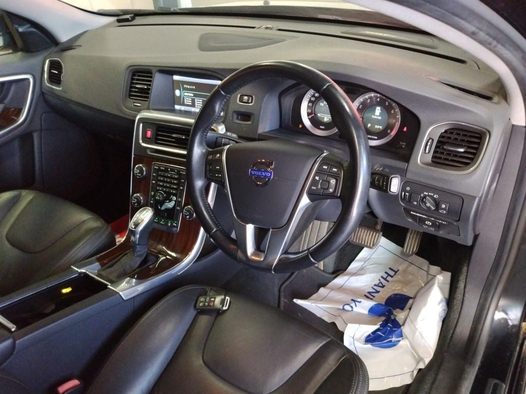 Volvo V60 3.0 T6 SE Premium Saloon 4dr Petrol Geartronic AWD Euro 5 (304 ps)