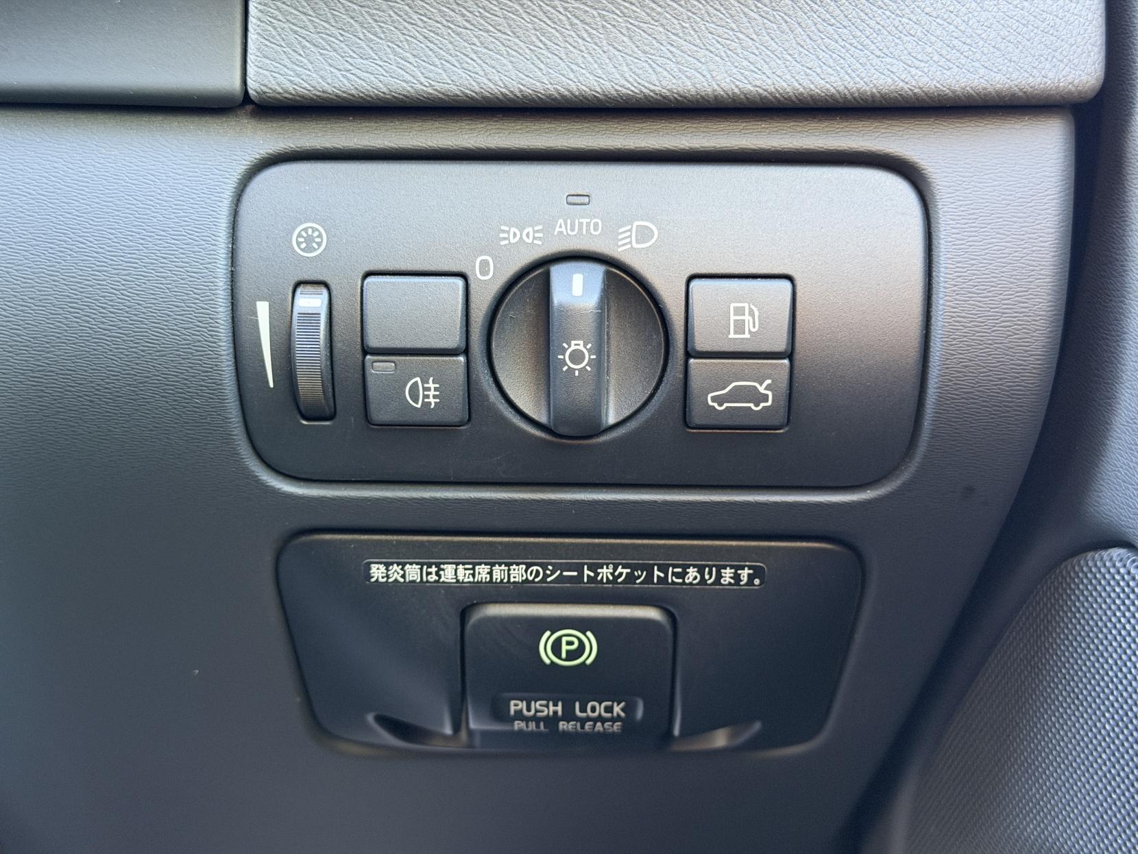 Volvo V60 3.0 T6 SE Premium Saloon 4dr Petrol Geartronic AWD Euro 5 (304 ps)