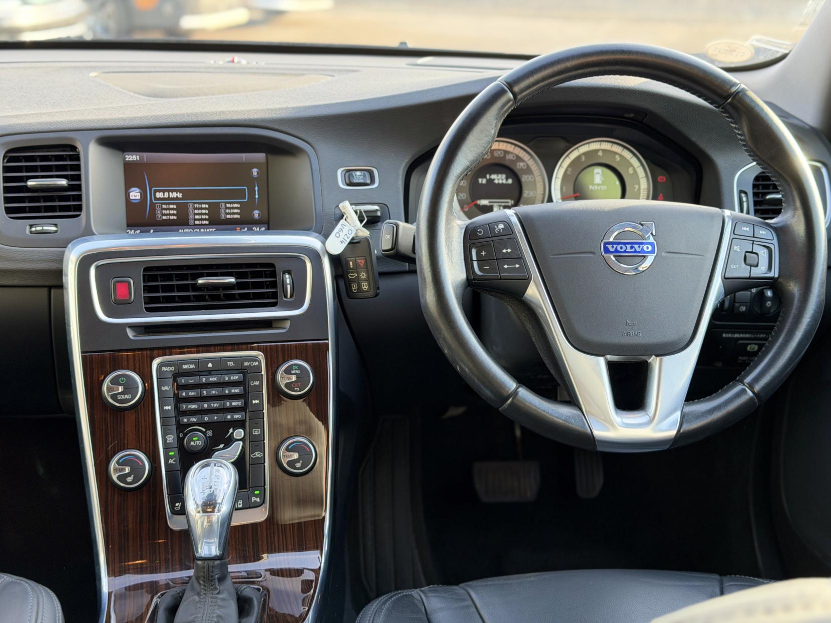 Volvo V60 3.0 T6 SE Premium Saloon 4dr Petrol Geartronic AWD Euro 5 (304 ps)