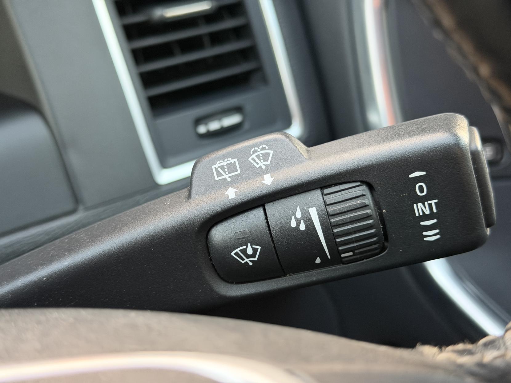 Volvo XC60 2.4 D4 R-Design SUV 5dr Diesel Geartronic AWD Euro 5 (181 ps)