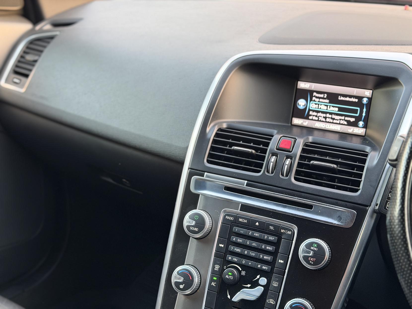 Volvo XC60 2.4 D4 R-Design SUV 5dr Diesel Geartronic AWD Euro 5 (181 ps)