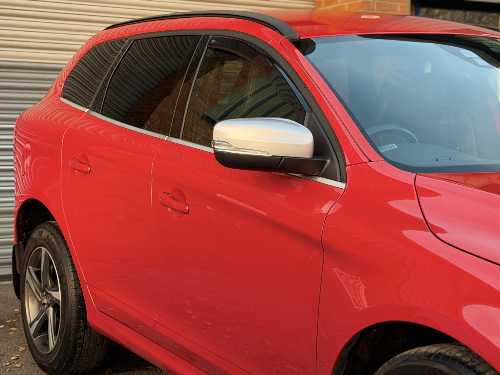 Volvo XC60 2.4 D4 R-Design SUV 5dr Diesel Geartronic AWD Euro 5 (181 ps)