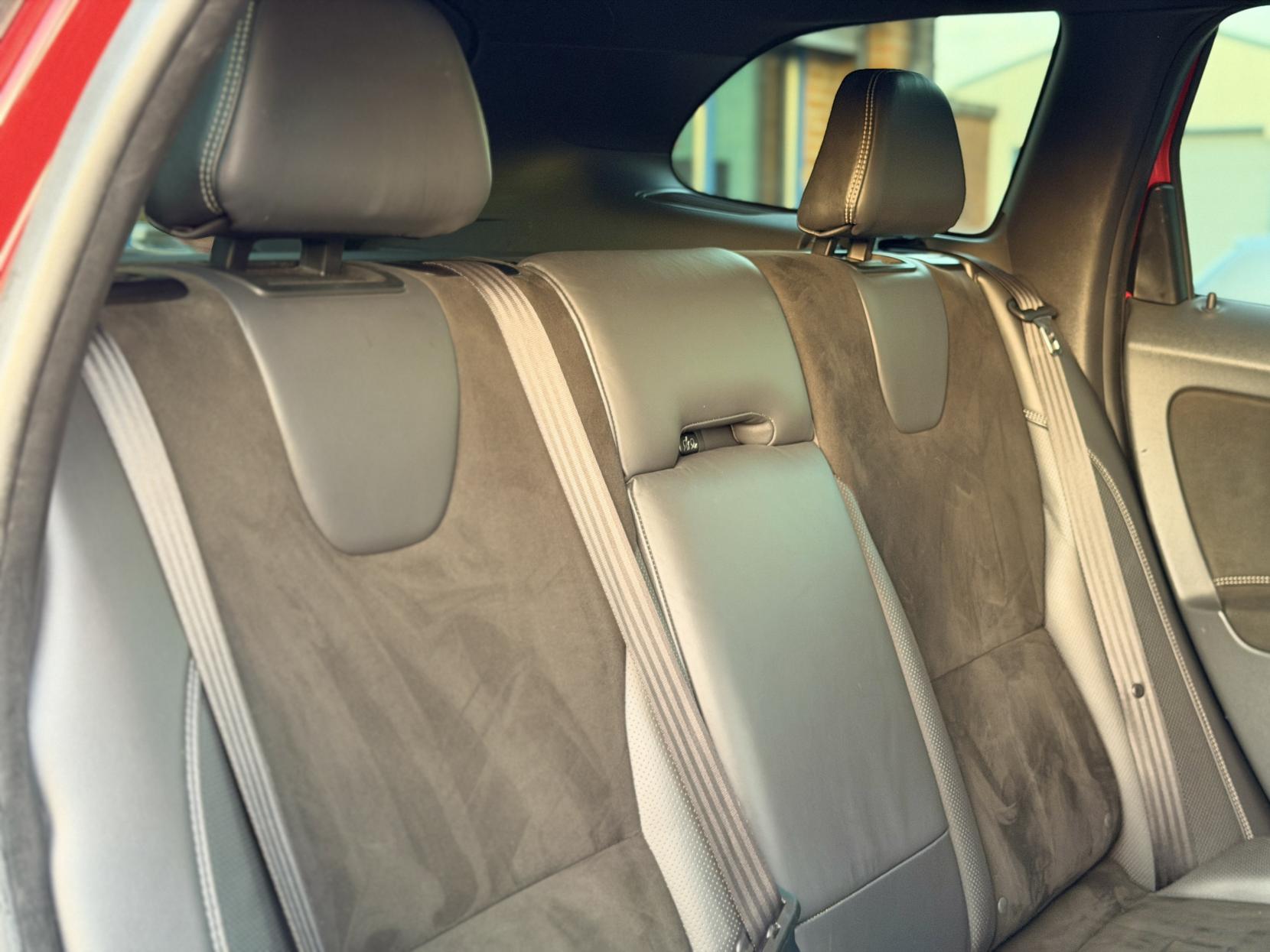 Volvo XC60 2.4 D4 R-Design SUV 5dr Diesel Geartronic AWD Euro 5 (181 ps)