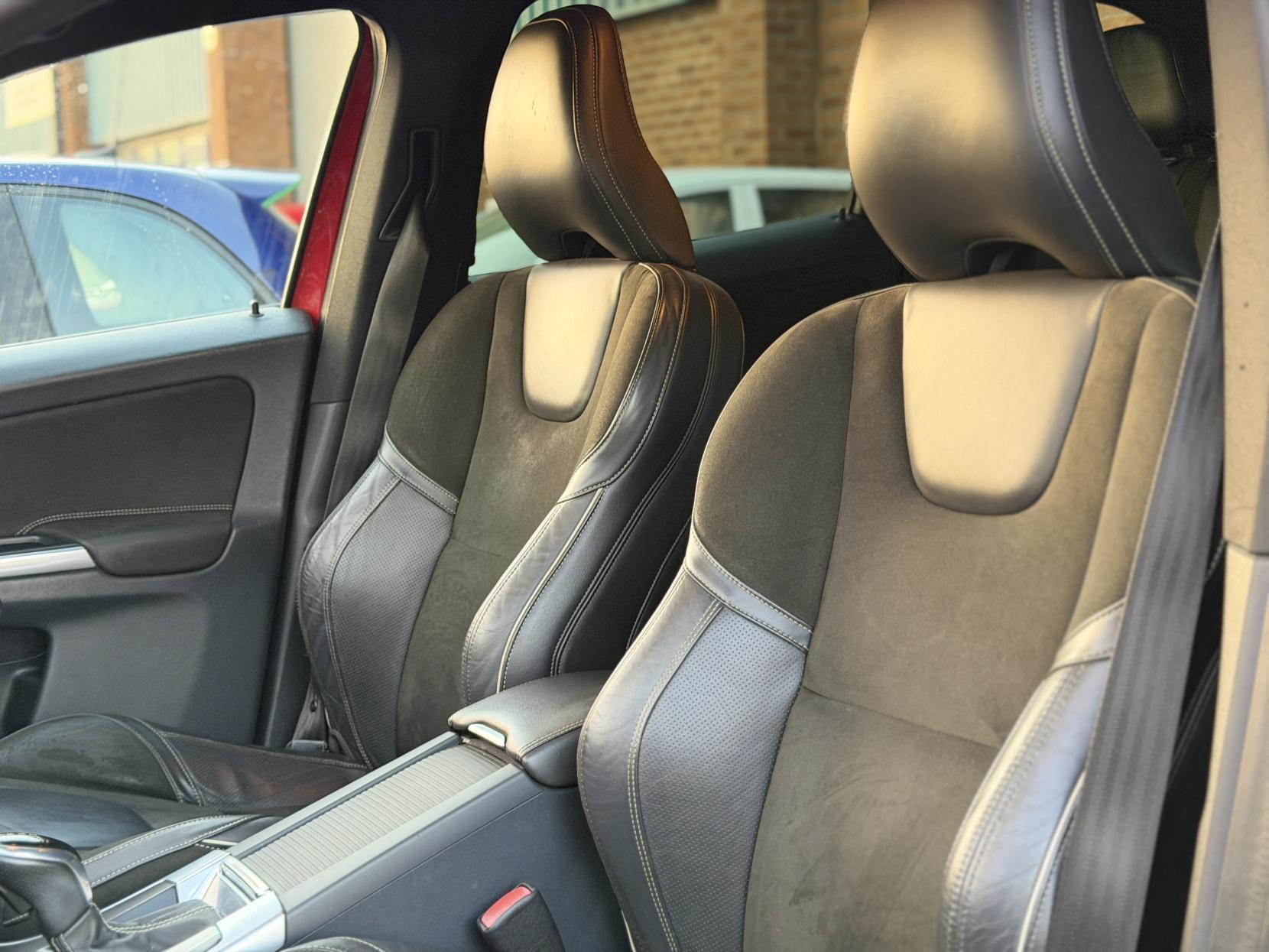 Volvo XC60 2.4 D4 R-Design SUV 5dr Diesel Geartronic AWD Euro 5 (181 ps)