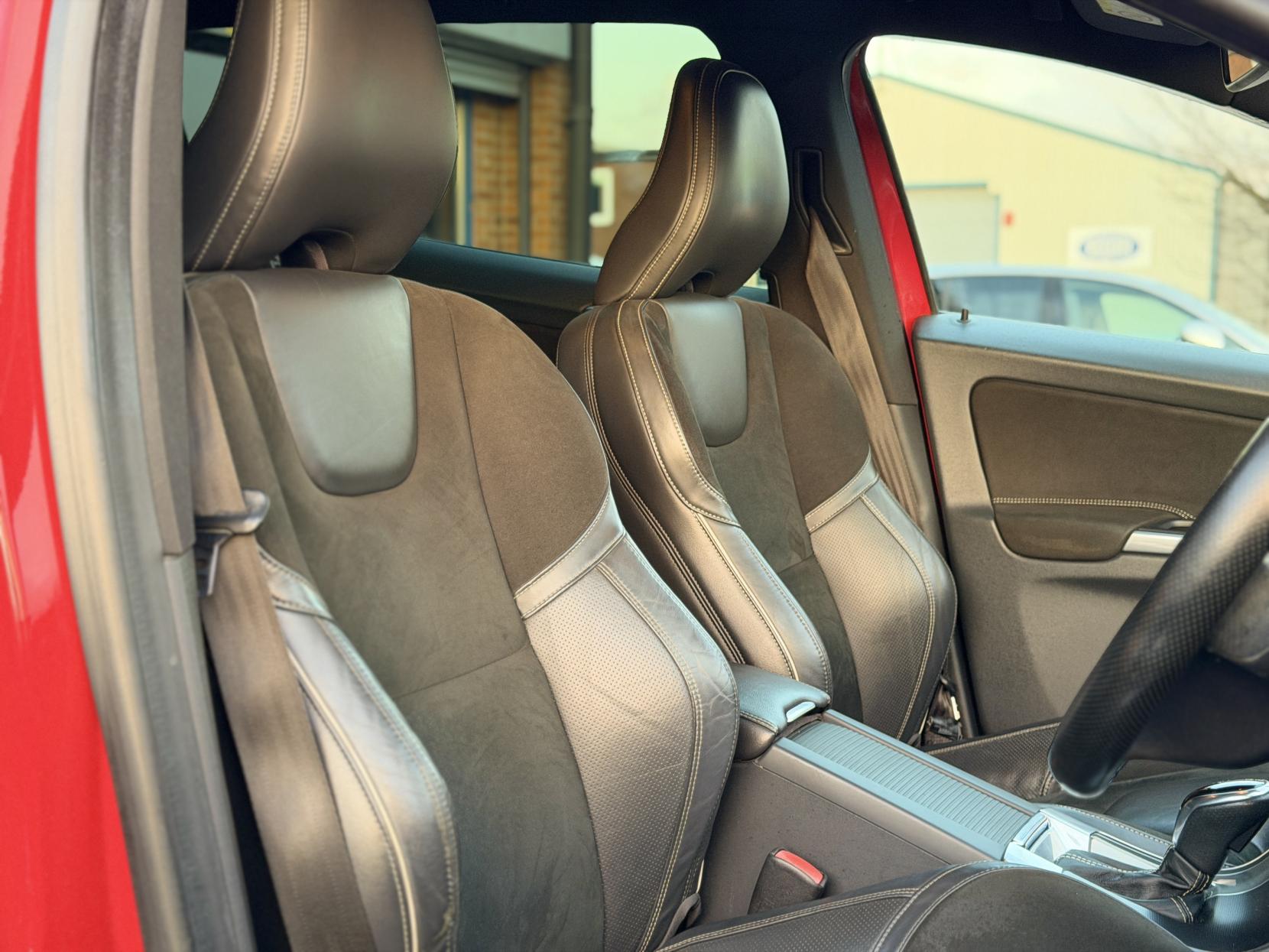 Volvo XC60 2.4 D4 R-Design SUV 5dr Diesel Geartronic AWD Euro 5 (181 ps)