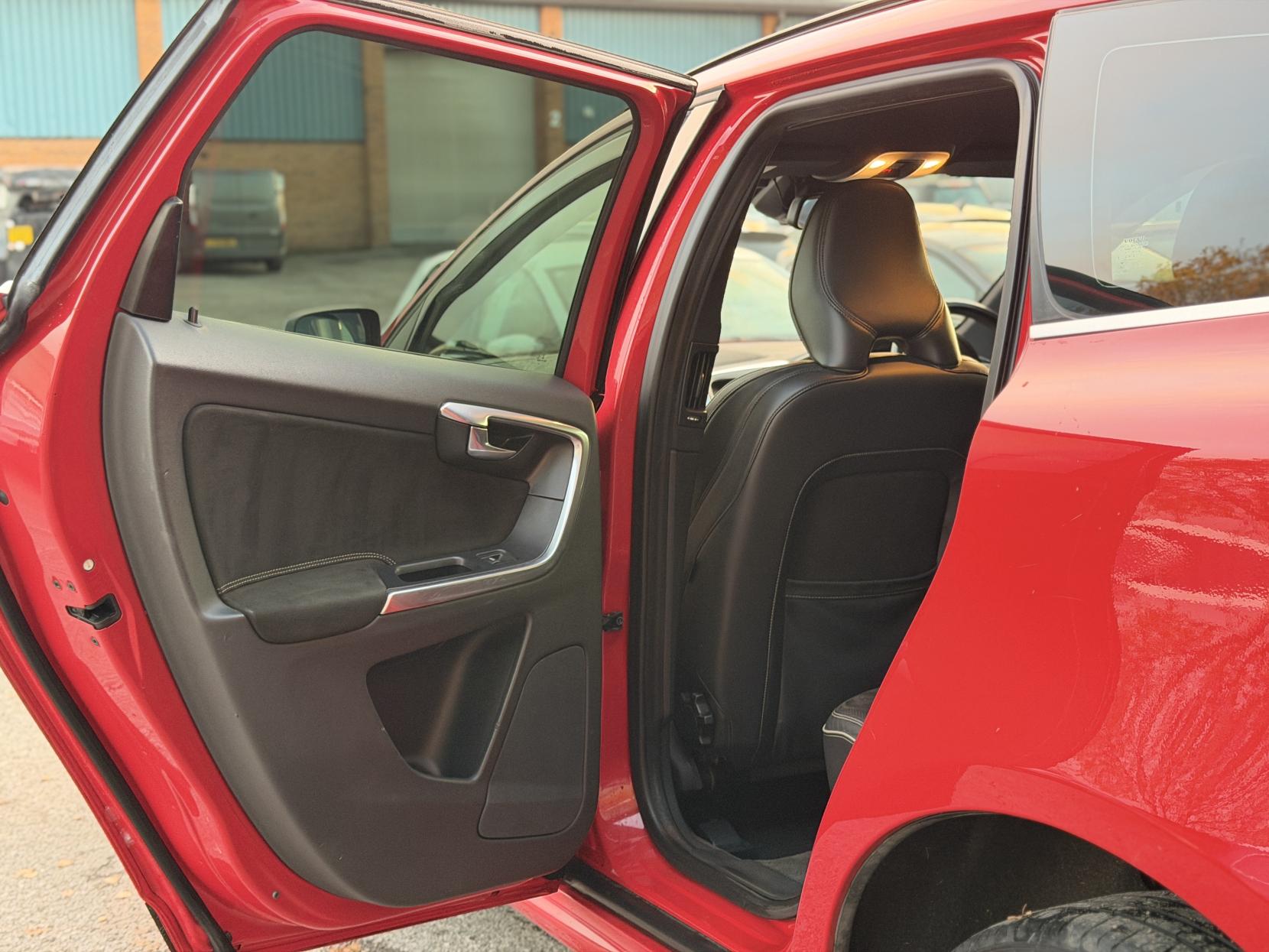 Volvo XC60 2.4 D4 R-Design SUV 5dr Diesel Geartronic AWD Euro 5 (181 ps)