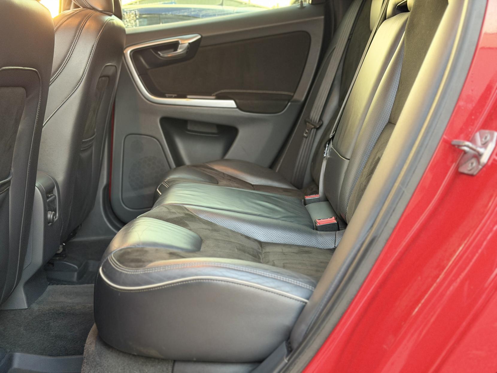 Volvo XC60 2.4 D4 R-Design SUV 5dr Diesel Geartronic AWD Euro 5 (181 ps)