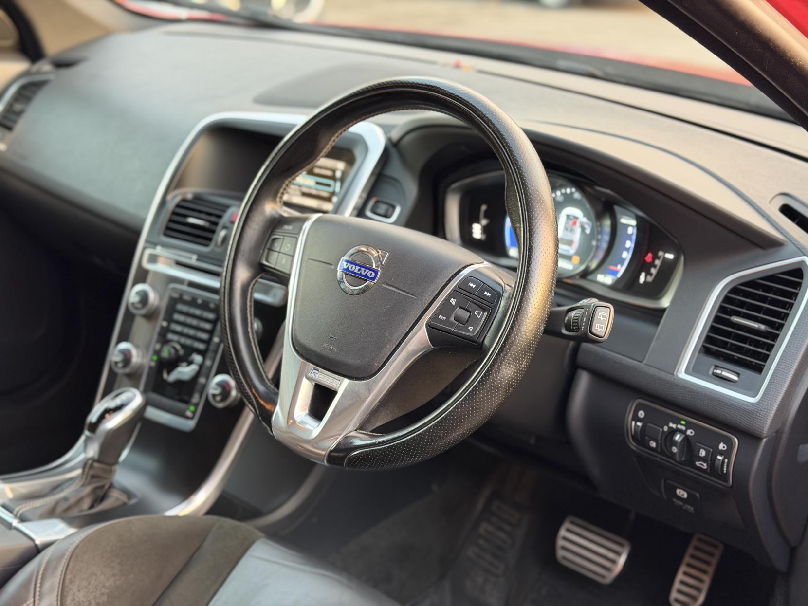 Volvo XC60 2.4 D4 R-Design SUV 5dr Diesel Geartronic AWD Euro 5 (181 ps)