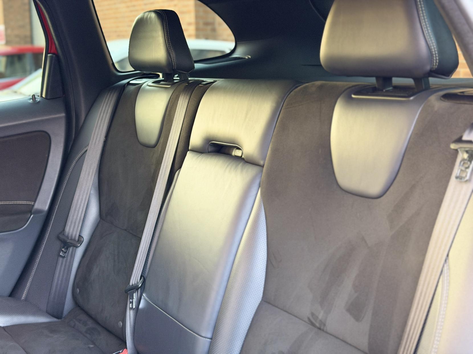 Volvo XC60 2.4 D4 R-Design SUV 5dr Diesel Geartronic AWD Euro 5 (181 ps)